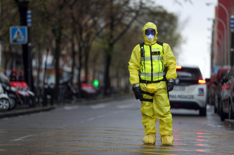 A member of the Emergency Military Unit waits for a bus in which patients infected with the COVID-19 are being transferred from the Gregorio Maranon hospital to a temporary hospital set up at the IFEMA conference centre, during the coronavirus disease (COVID-19) outbreak in Madrid, Spain April 1, 2020. (Susana Vera/Reuters)