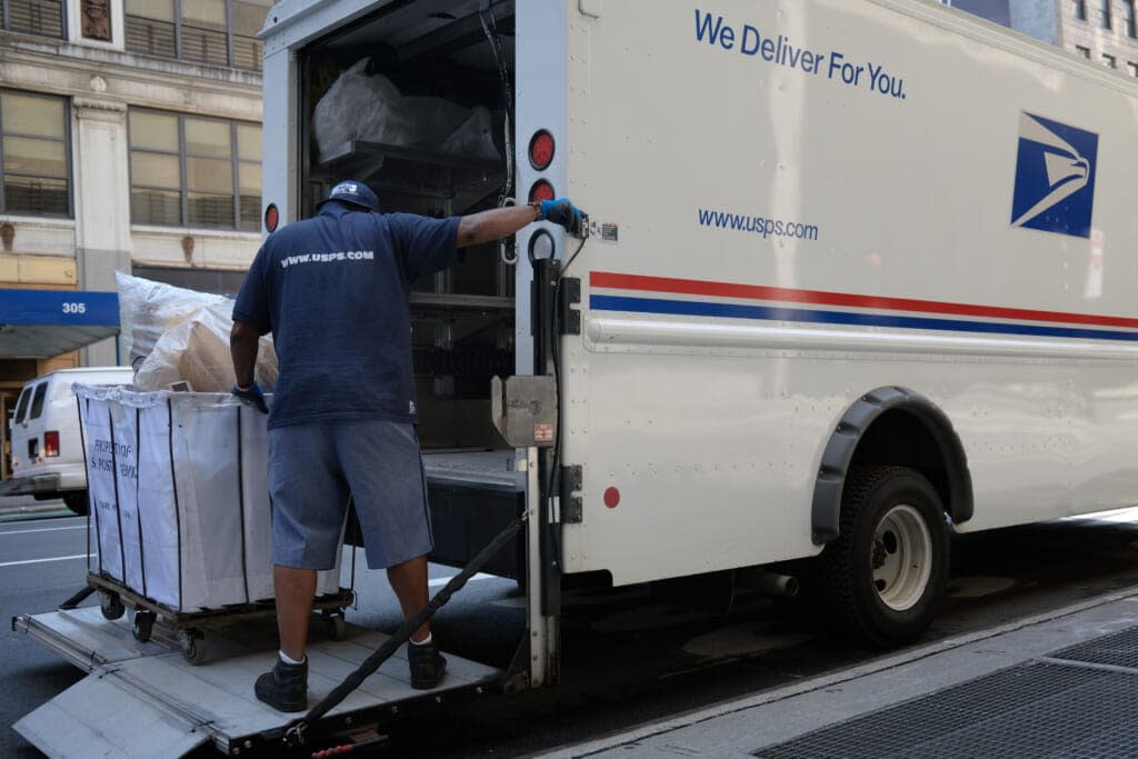A United States Postal Service (USPS) carrier makes his rounds on August 05, 2020. (Photo by Spencer Platt/Getty Images)