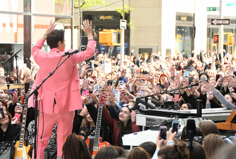 Harry Styles performs on NBC's 'Today' at Rockefeller Plaza on May 9, 2017 in New York City. (Photo by Mike Coppola/Getty Images)
