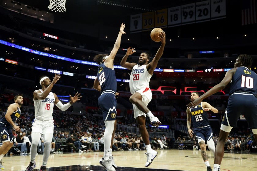 Los Angeles Clippers forward Justise Winslow (20) drives to basket against Denver Nuggets forward Zeke Nnaji.