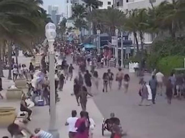 People flee a mass shooting that took place in Hollywood Beach, Fla. (Hollywood Beach Live Camera)