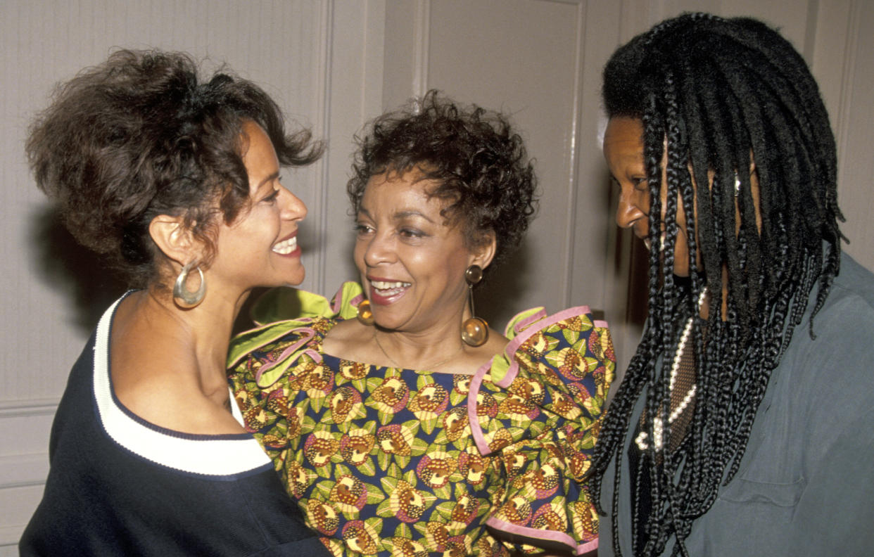 Allen, Ruby Dee and Whoopi Goldberg at the Women in Film awards on June 7, 1991. (Photo: Jim Smeal via Getty Images)