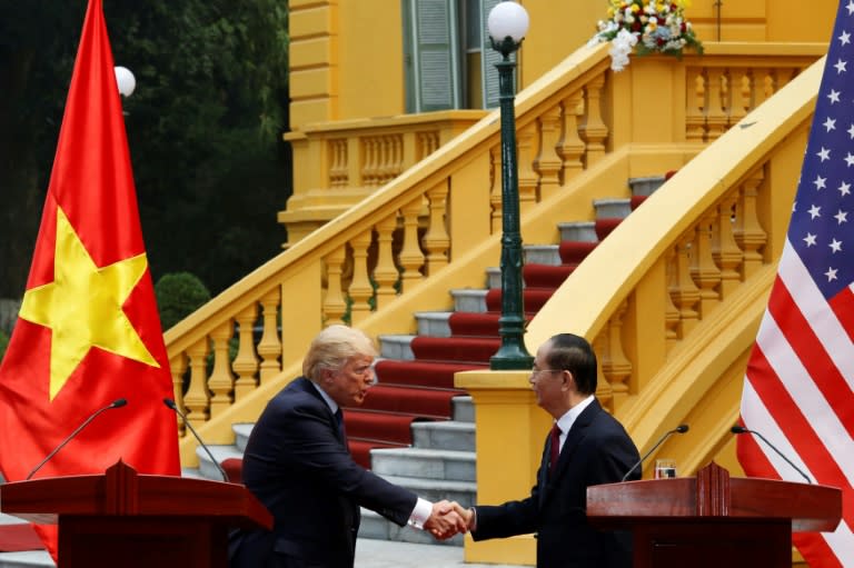 US President Donald Trump (L) has offered to mediate in the South China Sea dispute, telling Vietnam's President Tran Dai Quang (R) he was a "very good mediator"