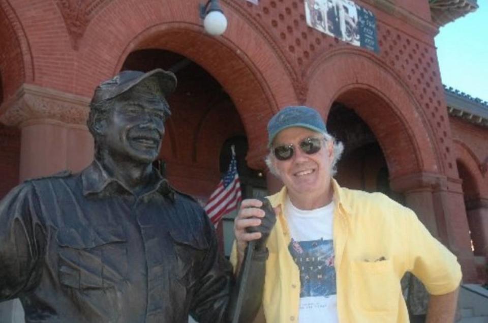 In this file photo from Oct. 30, 2007, author Tom Corcoran poses alongside a bronze statue of Ernest Hemingway in front of the Customs House in Key West. The venue was hosting an exhibit of 70 of Corcoran’s photographs of Key West. Cammy Clark/Miami Herald file