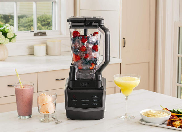 Ninja BN301 Nutri-Blender Plus Compact Personal Blender, 900-Peak