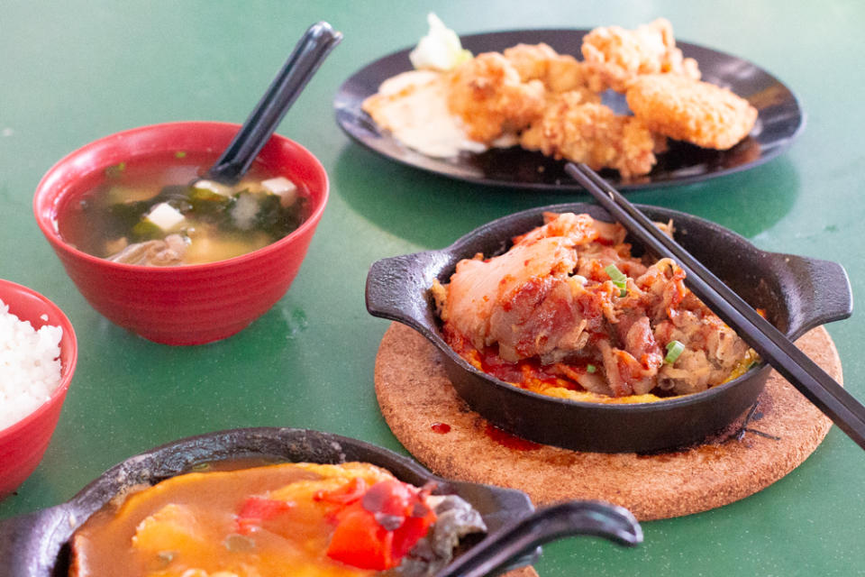 osa kaki fuyong - several dishes