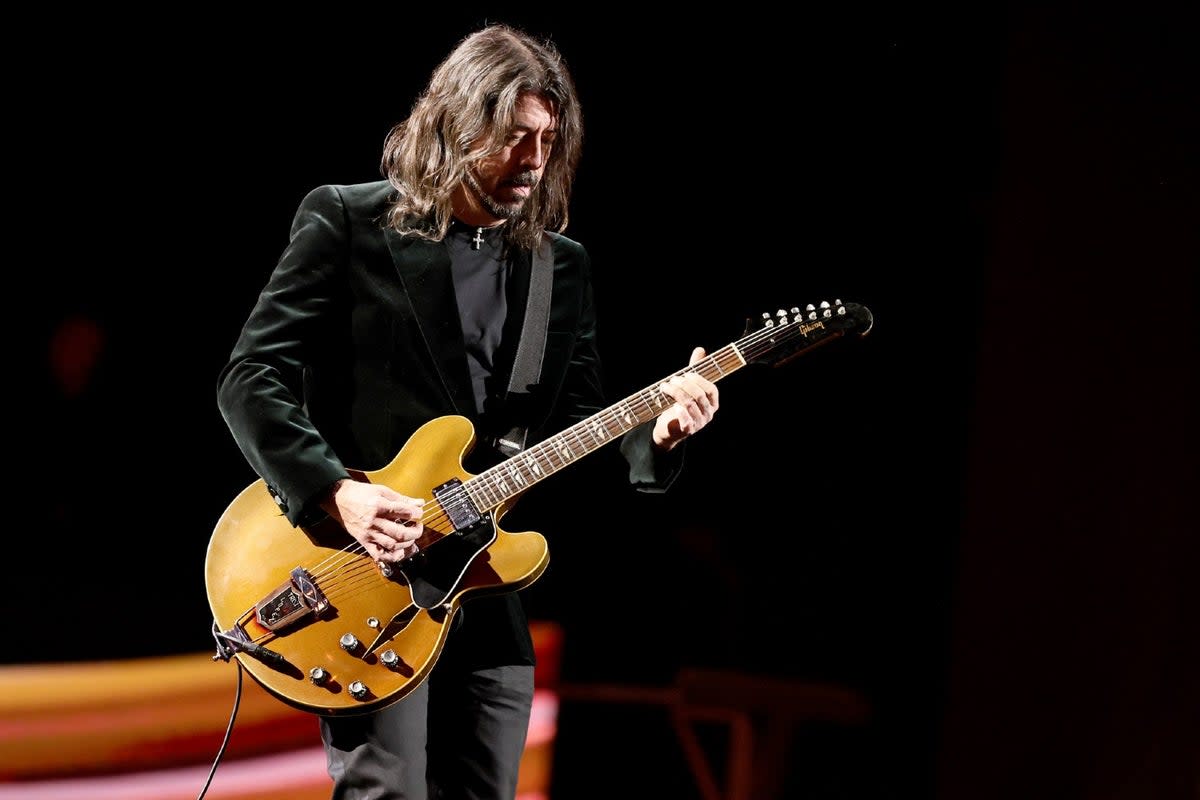 LOS ANGELES, CALIFORNIA - NOVEMBER 05: Dave Grohl performs onstage during the 37th Annual Rock & Roll Hall of Fame Induction Ceremony at Microsoft Theater on November 05, 2022 in Los Angeles, California (Theo Wargo/Getty Images )