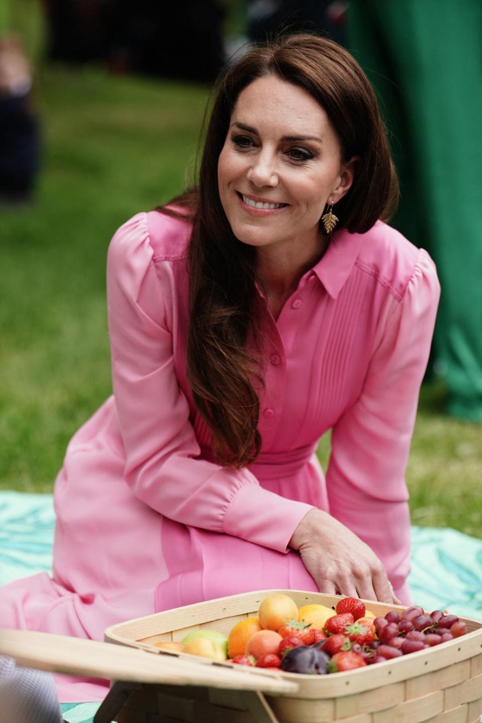 Britain's Catherine, Princess of Wales joins pupils from schools taking part in the first Children's Picnic on the press day ahead of the 2023 RHS Chelsea Flower Show in London on May 22, 2023. Ten schools from the Royal Horticultural Society's (RHS) Campaign for School Gardening wereinvited to bring pupils along to the RHS Chelsea Flower Show, marking the first time in the event's 110-year history that a Children's Picnic has taken place. (Photo by Jordan Pettitt / POOL / AFP) (Photo by JORDAN PETTITT/POOL/AFP via Getty Images)