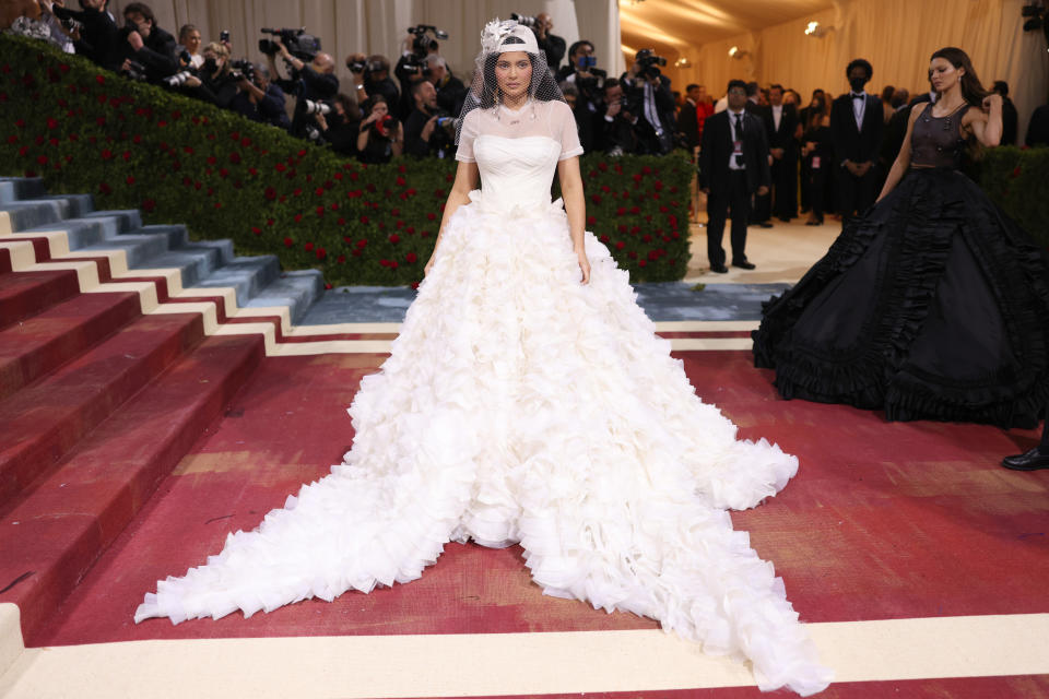 Kylie arrived in a gown by Off-White. (Photo: Getty Images)