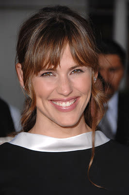 Jennifer Garner at the Hollywood premiere of Universal Pictures' The Bourne Ultimatum