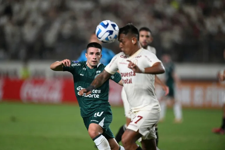 Universitario tied 2-2 with Brazilian Goias and leads Sudamericana Group G