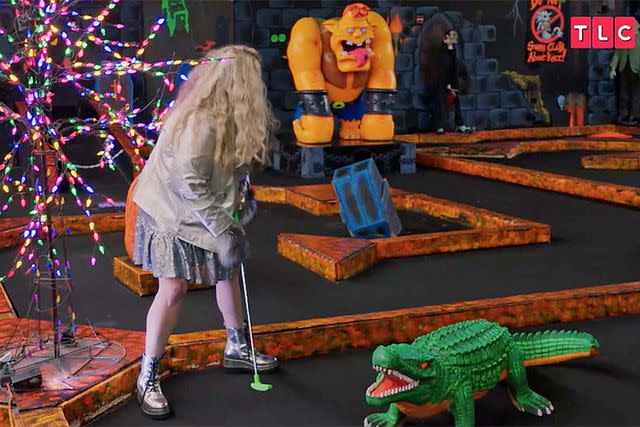 <p>tlc</p> Debbie plays mini golf on her date