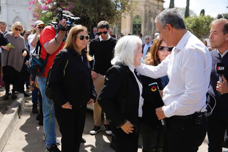 Mónica fue la gran protagonista en una emotiva mañana de sol con la que San Pedro despidió al histórico comunicador