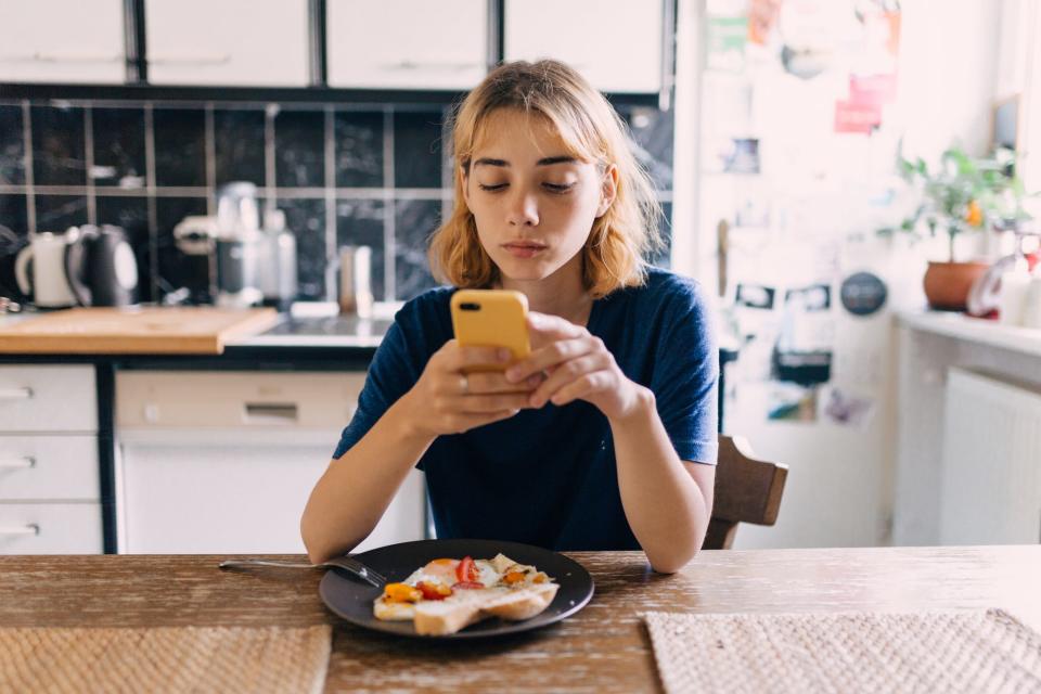 woman counting calories