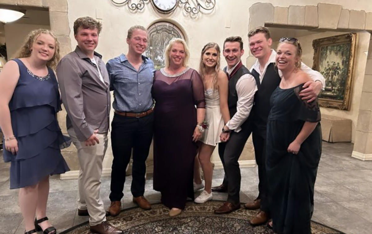 ‘Sister Wives’ Janelle Brown Shares Pics From Son Logan's Wedding