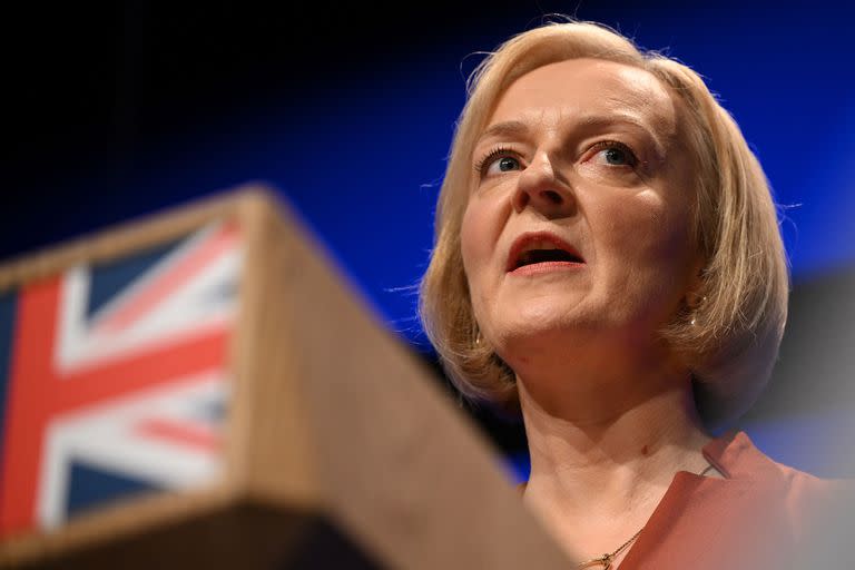 La primera ministra británica, Liz Truss, pronuncia su discurso de apertura en el último día de la Conferencia anual del Partido Conservador en Birmingham, en el centro de Inglaterra, el 5 de octubre de 2022.