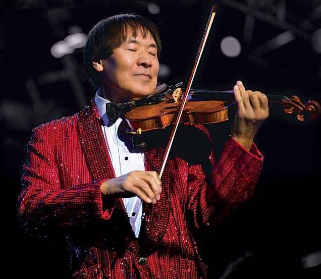 National Fiddler Hall of Fame Inductee Shoji Tabuchi plays for an audience.