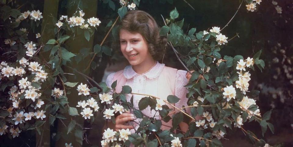 45 Vintage Photos of Queen Elizabeth as a Young Girl