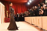 <p>Rihanna, enceinte de son 2ème enfant, aux Oscars 2023. (Photo by VALERIE MACON/AFP via Getty Images)</p> 