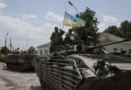 Ukrainian troops are pictured in the eastern Ukrainian town of Seversk July 12, 2014. REUTERS/Gleb Garanich