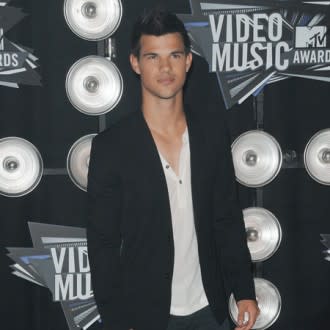 Taylor Lautner said bye to Twilight with dessert