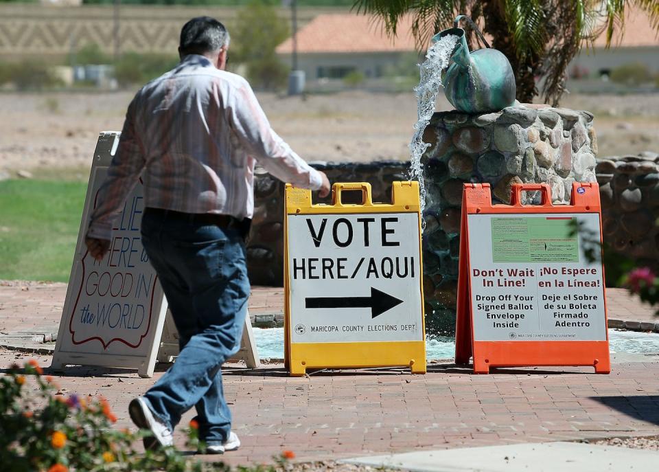 Election signs in Arizona are written in both English and Spanish. <a href="https://www.gettyimages.com/detail/news-photo/arizona-voters-make-their-way-to-a-polling-place-to-cast-news-photo/1024855688?adppopup=true" rel="nofollow noopener" target="_blank" data-ylk="slk:Ralph Freso/Getty Images;elm:context_link;itc:0;sec:content-canvas" class="link ">Ralph Freso/Getty Images</a>