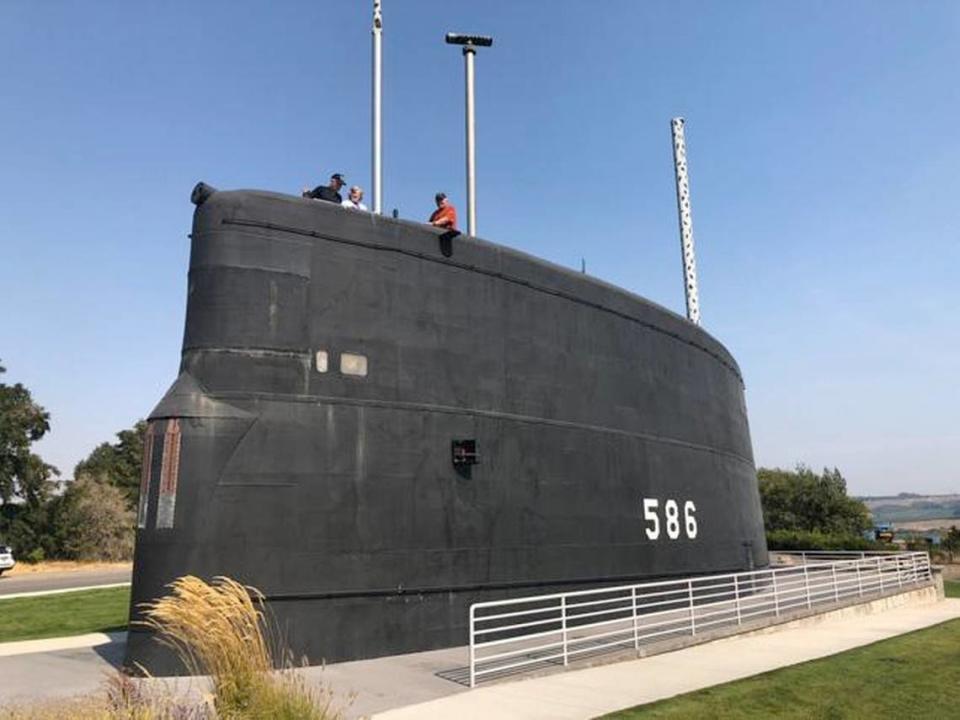 Retiring Port of Benton Commissioner Robert Larson worked to bring the Navy’s USS Triton sail and conning tower to north Richland.