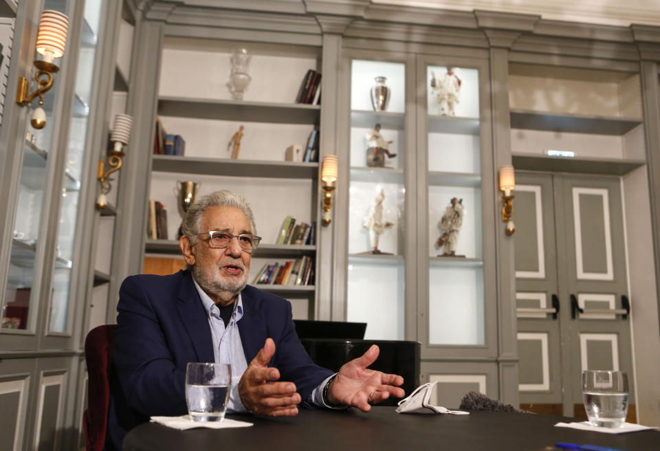 El tenor español Plácido Domingo en una entrevista con The Associated Press en Nápoles, Italia, el domingo 23 de agosto de 2020. (AP Foto/Riccardo De Luca)