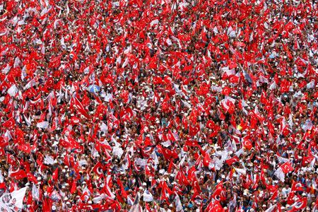 Supporters of Muharrem Ince, presidential candidate of Turkey's main opposition Republican People's Party (CHP), attend an election rally in Istanbul, Turkey June 23, 2018. REUTERS/Osman Orsal