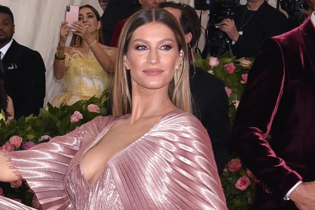 Gisele Bündchen makes a comeback to the modeling world after