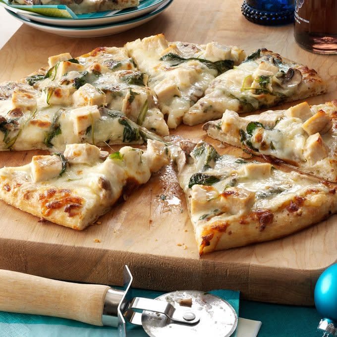 Rich Chicken Alfredo Pizza Exps165518 Thca2916394c11 08 6b2 Rms 5