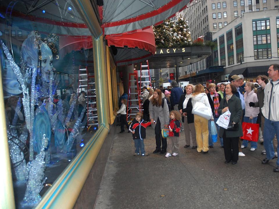 macy's holiday window