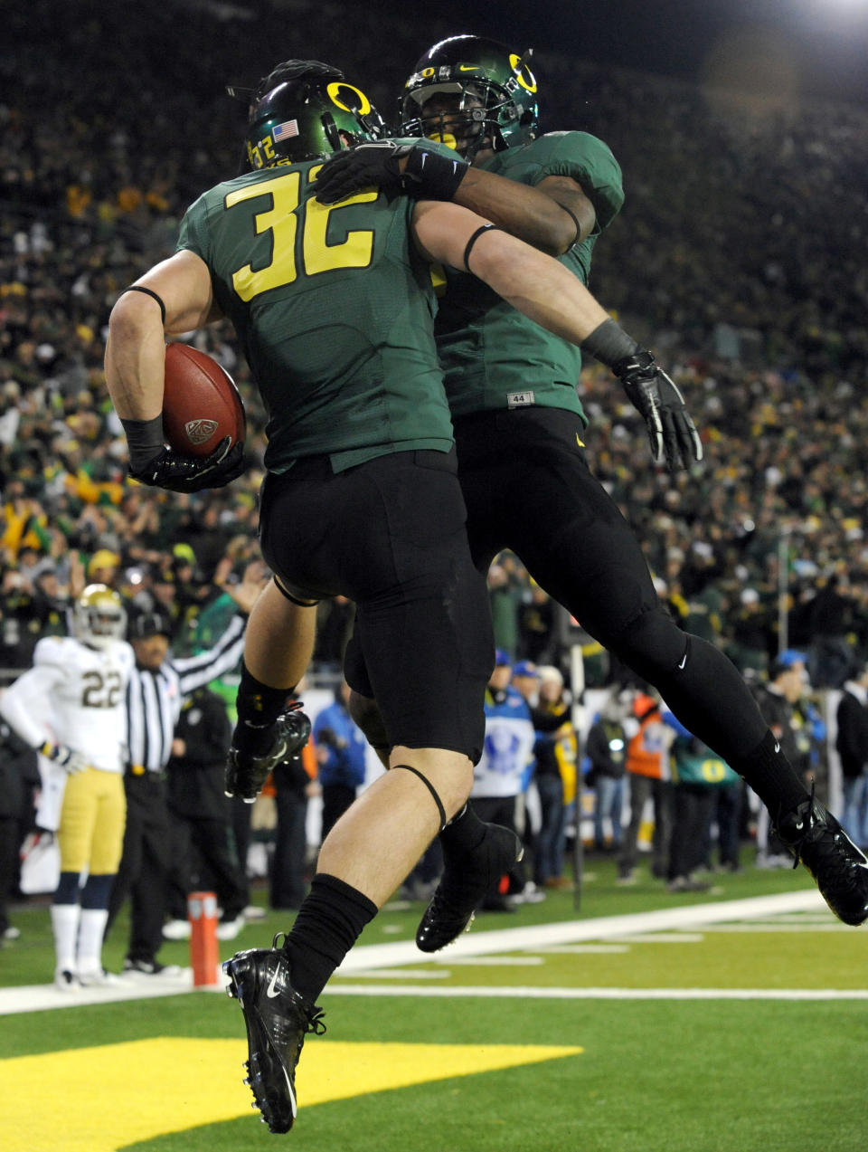 EUGENE, OR - DECEMBER 02 : Tight end Colt Lyerla #32 of the Oregon Ducks celebrates after catching a touchdown pass in the first quarter of the Pac-12 Championship game against the UCLA Bruins at Autzen Stadium on December 2, 2011 in Eugene, Oregon. (Photo by Steve Dykes/Getty Images)