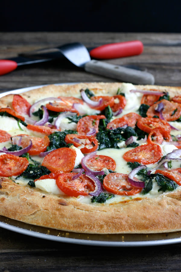 White Pizza with Spinach and Tomatoes