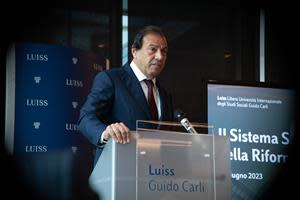 Il viceministro italiano dell'Economia e delle Finanze Maurizio Liu