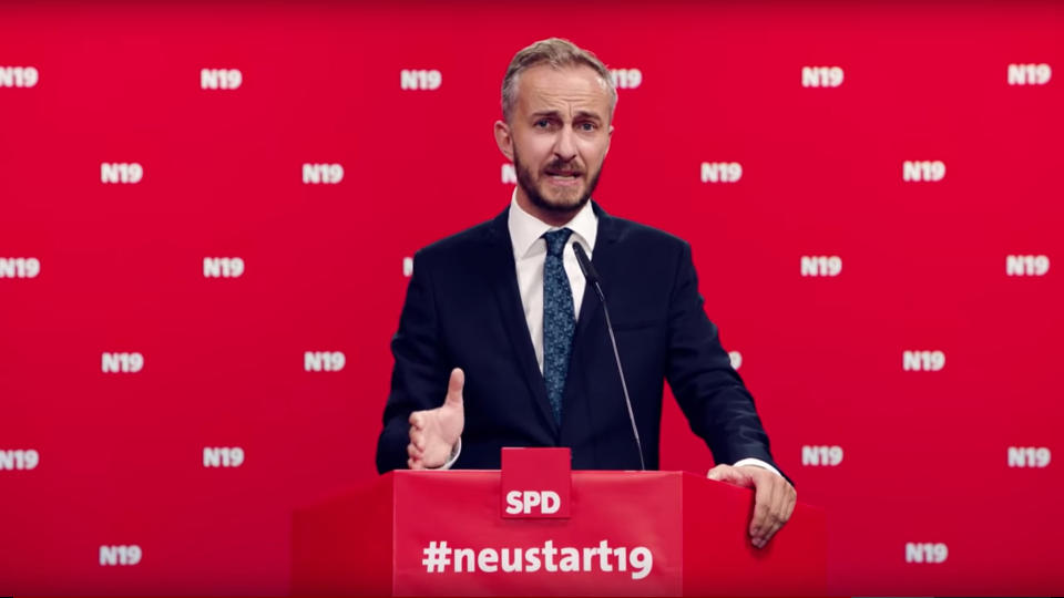 Jan Böhmermann bei der Bekanntgabe seiner Kandidatur (Bild: Screenshot/ZDFneo)