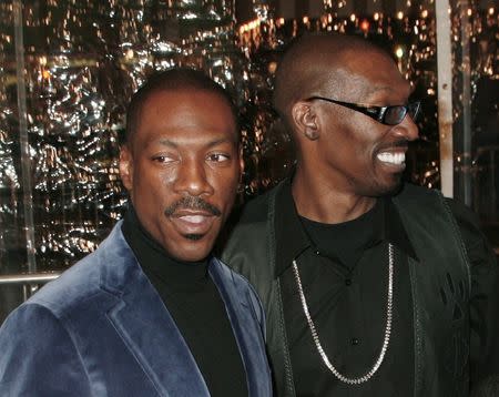 Actor Eddie Murphy (L), star of the comedy "Norbit", poses with his older brother Charlie Murphy as they arrive at the film's premiere in Los Angeles February 8, 2007. REUTERS/Fred Prouser