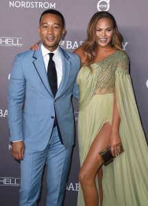 Pregnant Chrissy Teigen Jokes About Choosing Baby Name 2