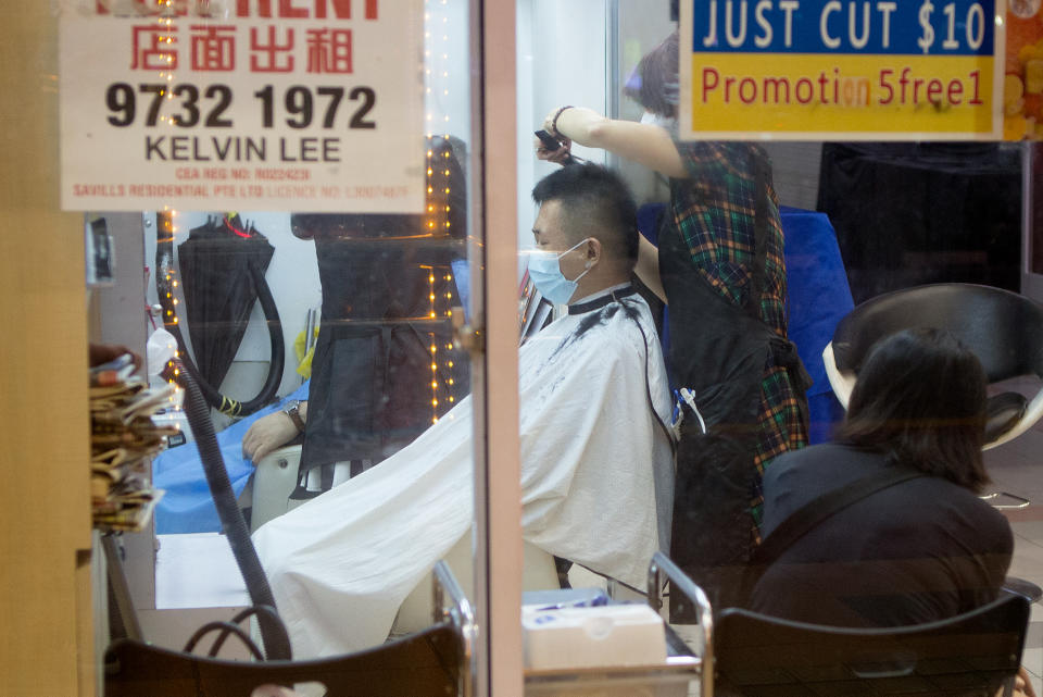 Queues seen as barbers, TCM retailers, dessert shops re-open