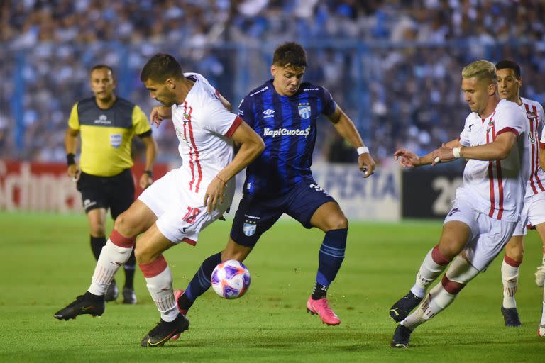 Frente a Estudiantes, Atlético Tucumán maquilló las ausencias por suspensión, convocatoria a selecciones y lesiones; en el segundo tiempo, desde el banco de suplente descubrió en Augusto Lotti la respuesta para festeja en el Monumental 
