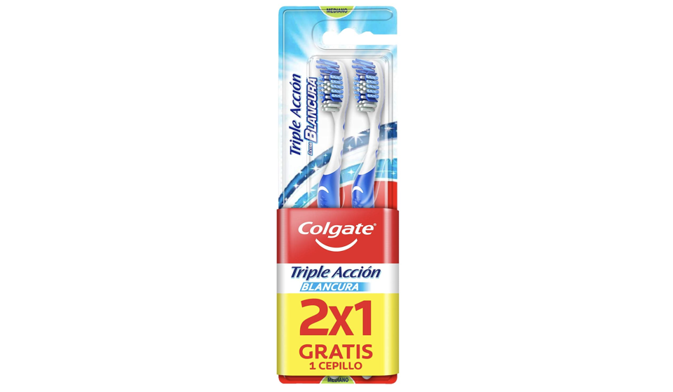 Colgate Cepillo Dental Triple Acción Blancura Medio. Foto: amazon.com.mx