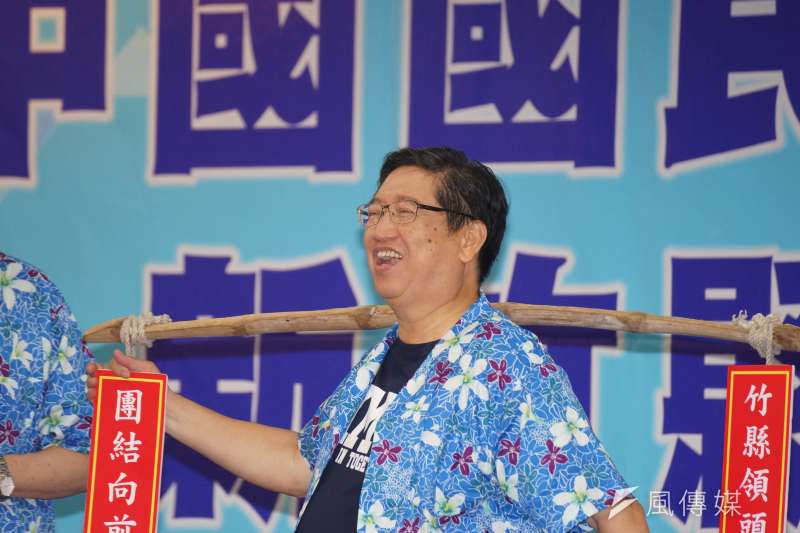20180801-國民黨舉行新竹縣行動中常會，主席吳敦義將選舉重擔傳承給楊文科。（盧逸峰攝）