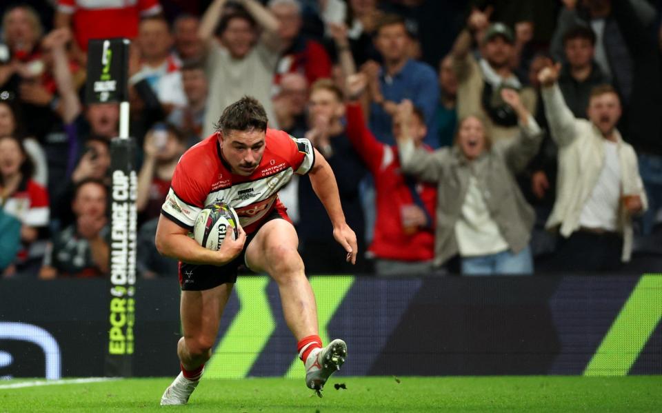 Santiago Socino goes over for a Gloucester try