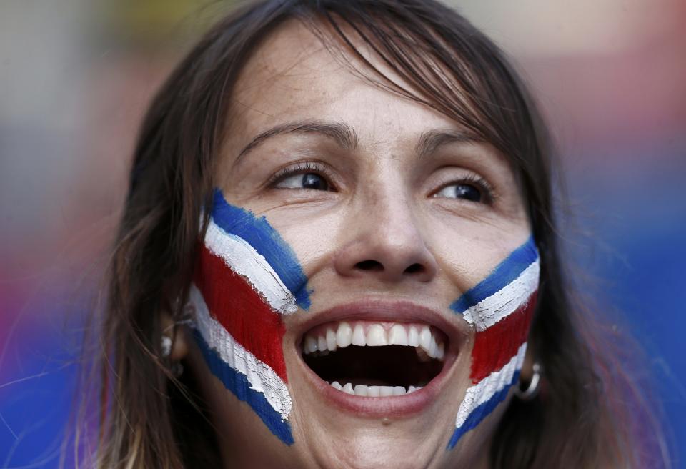 A Costa Rica fan waits for the start of the 2014 World Cup quarter-finals between Costa Rica and the Netherlands at the Fonte Nova arena in Salvador July 5, 2014. REUTERS/Marcos Brindicci