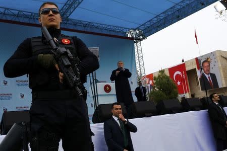 Turkish President Tayyip Erdogan addresses his supporters as his guards secure the stage during a rally for the upcoming referendum in the Kurdish-dominated southeastern city of Diyarbakir, Turkey, April 1, 2017. REUTERS/Murad Sezer