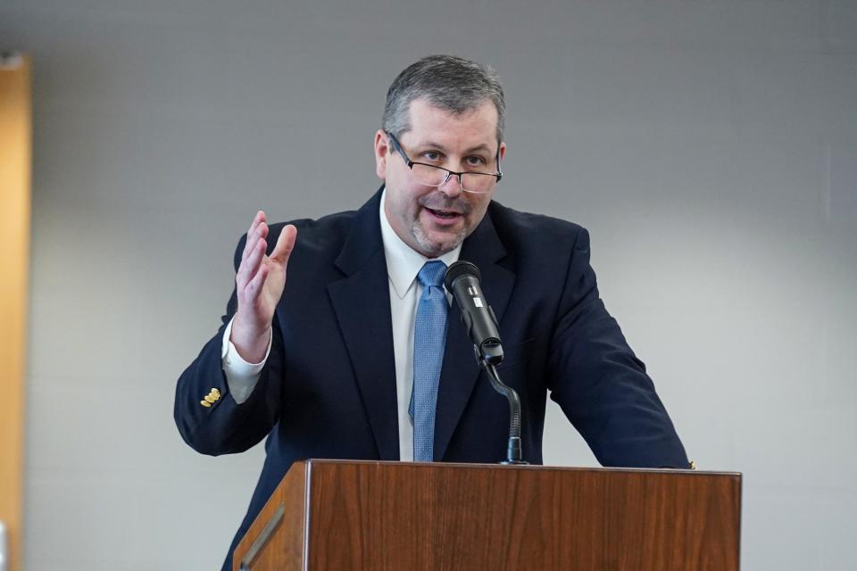 Matt Voll makes a point during his Hall of Fame speech.