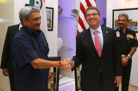 U.S. Defense Secretary Ash Carter (R) and India's Defense Minister Manohar Parrikar shake hands after signing of agreements ceremony in New Delhi, India, June 3, 2015. REUTERS/Adnan Abidi