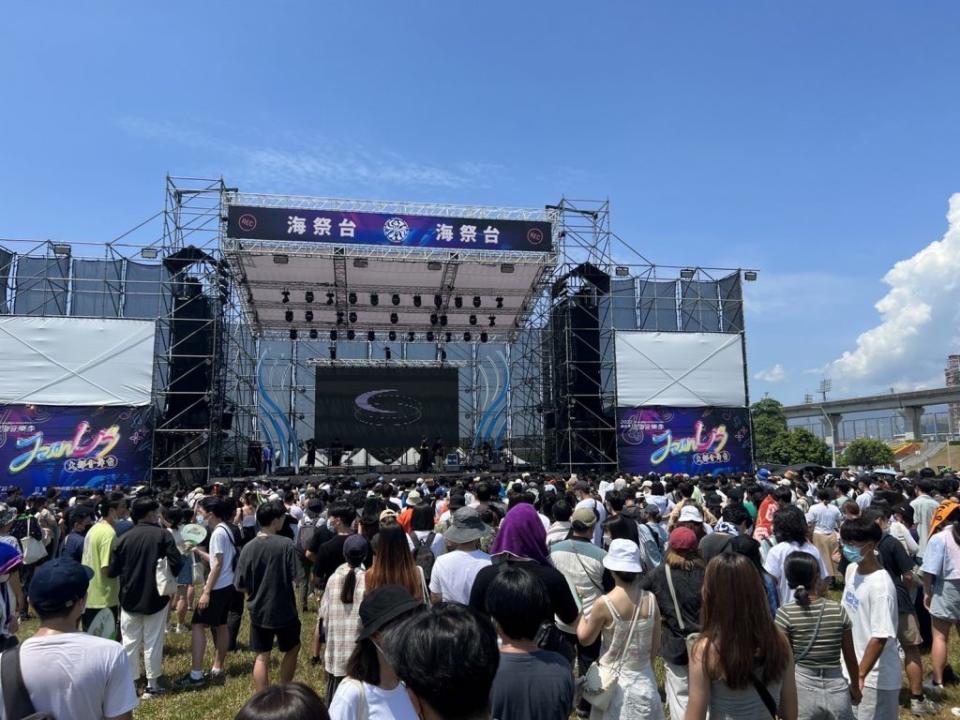 「河海音樂季」首次來到「新北大都會公園」，吸引大批樂迷朝聖。