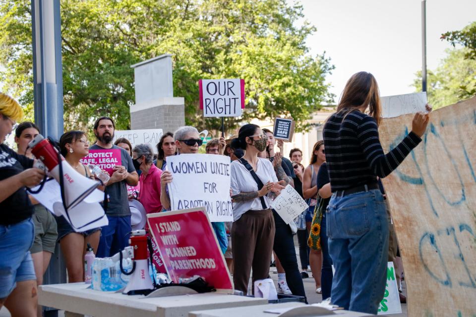 Protestors gather and listen to speakers at the "Save Roe" protest at Judge Stephan P. Mickle, Sr. Criminal Court House on May 3, 2022. [Gabriella Whisler/Special to the Sun]