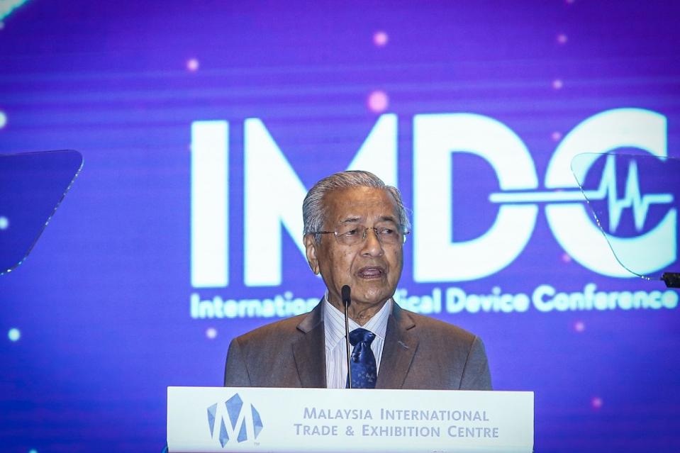 Prime Minister Tun Dr Mahathir says the Malays intent on restoring their ‘maruah’ must not rely on others. — Picture by Hari Anggara